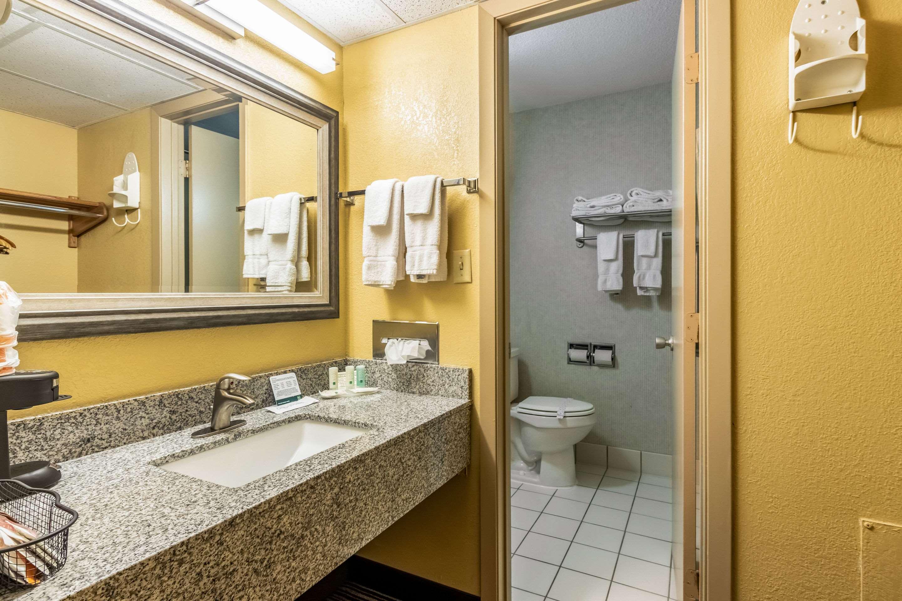 Quality Inn Newton At I-80 Eksteriør bilde