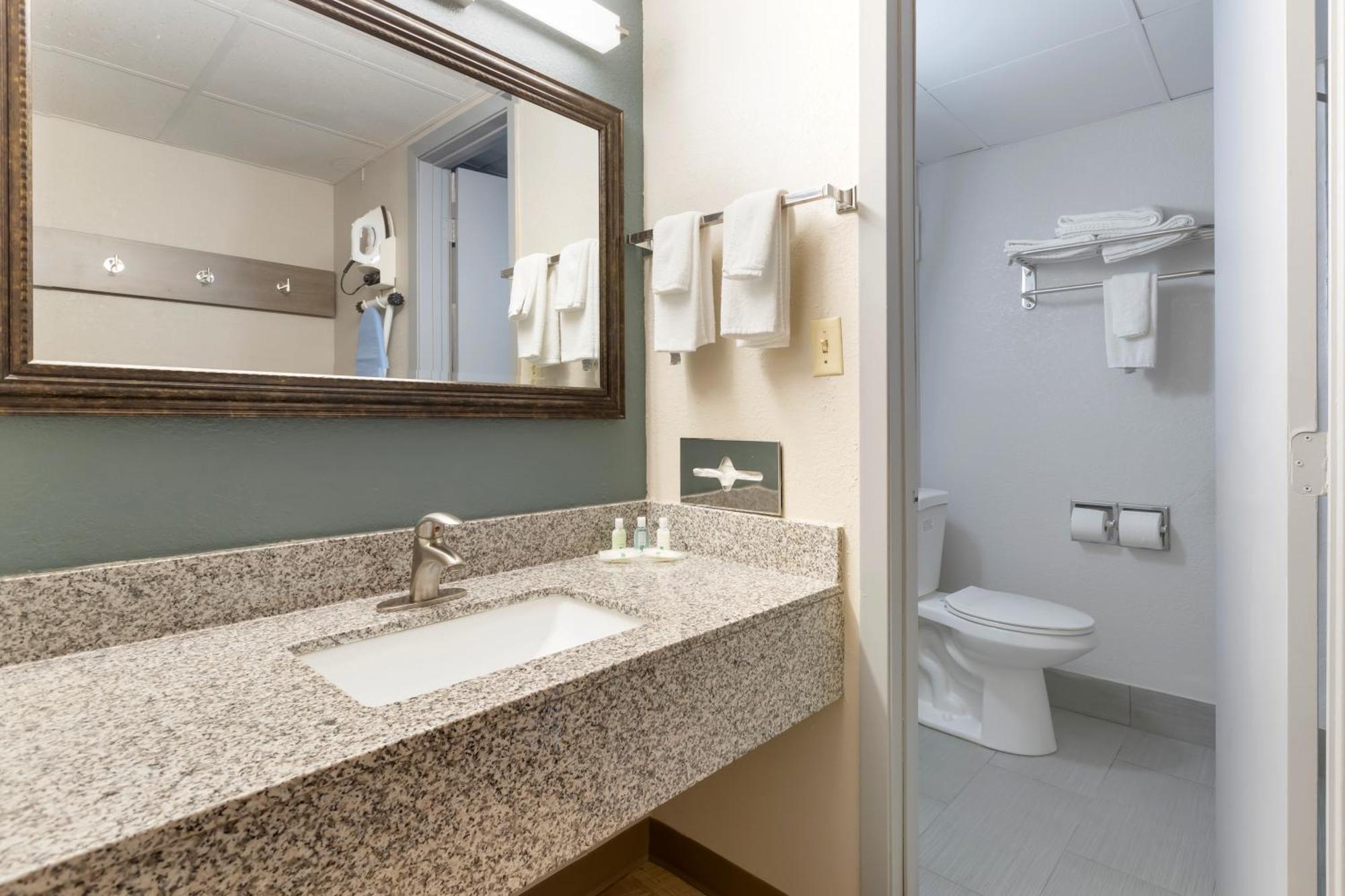 Quality Inn Newton At I-80 Eksteriør bilde
